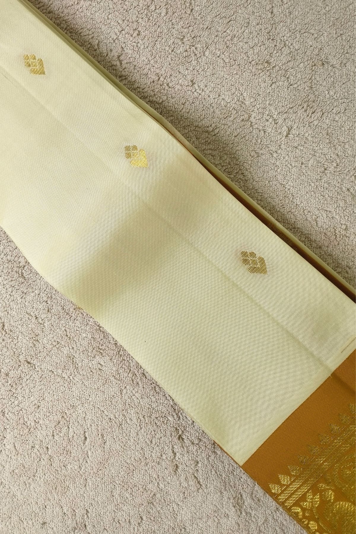 Cream White Kerala Styles THirubuvanam Silk Saree